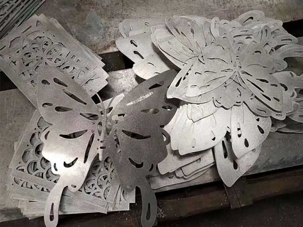 蝴蝶型雕花铝单板.JPG